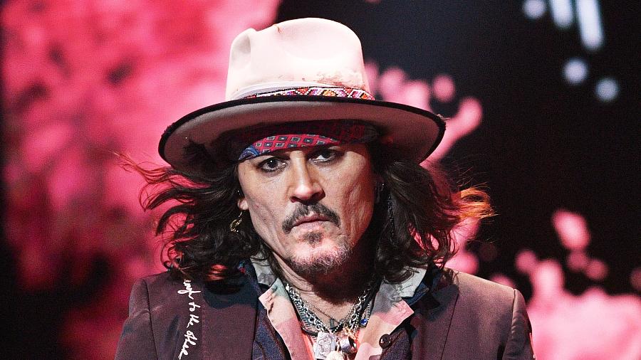 Johnny Depp em show de sua banda, a Hollywood Vampires