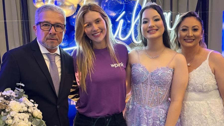 Virginia usa calça jeans e camiseta em festa de debutante: importante é que ela foi