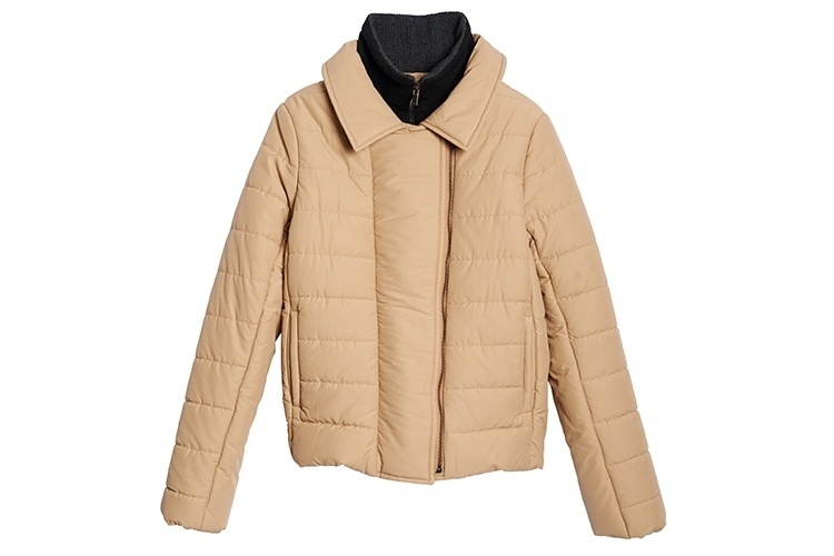 JAQUETA DE NÁILON: modelo bege, da Lacoste. Preço: R$ 1.590. Informações: (11) 3031-0646 | Preço e disponibilidade pesquisados em julho de 2015 e sujeitos a alterações - Divulgação