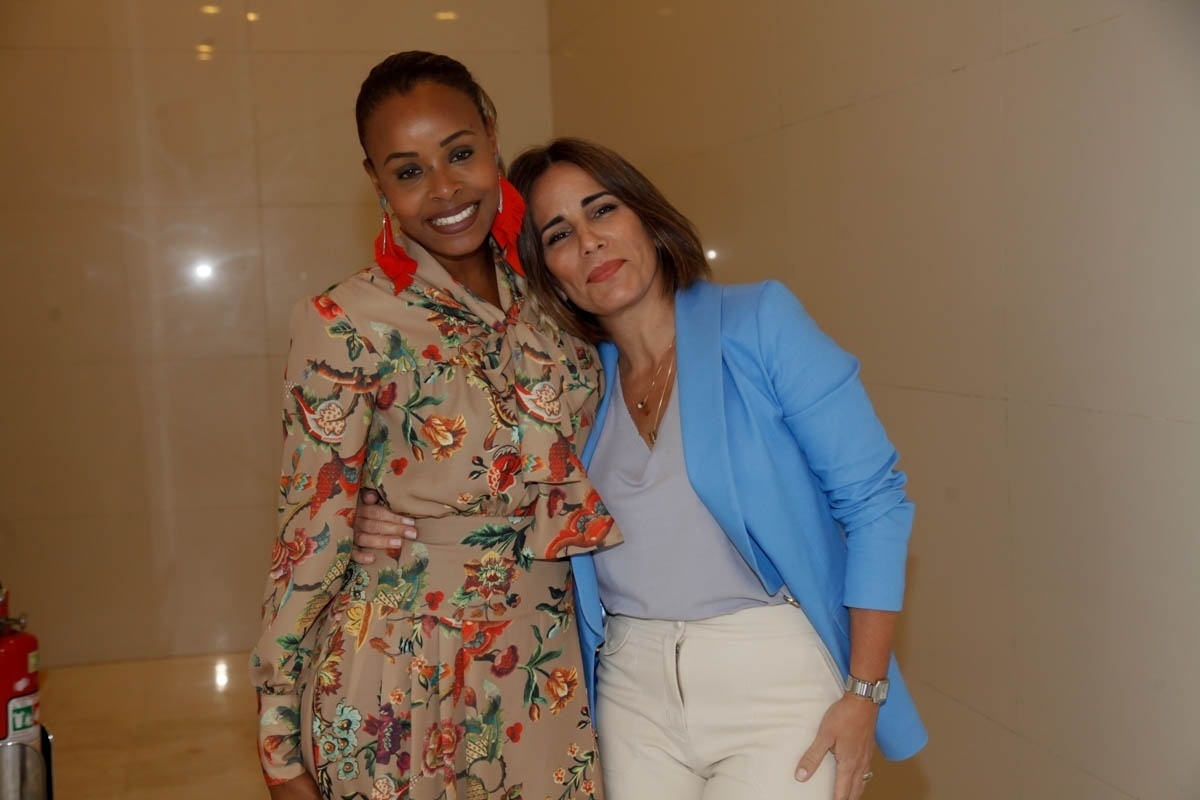 12.abr.2016 -  Roberta Rodrigues e Glória Pires posam juntas antes de coletiva de imprensa de "Nise O Coração da Loucura" - Marcos Ribas/Brazil News