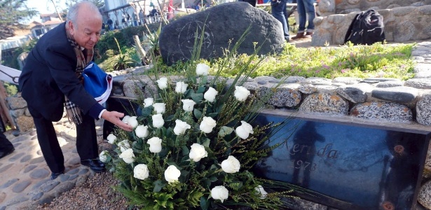 26.abr.2016 - Rodolfo Reyes, sobrinho do escritor Pablo Neruda, durante a cerimônia em Isla Negra - Rodrigo Garrido/Reuters - Rodrigo Garrido/Reuters