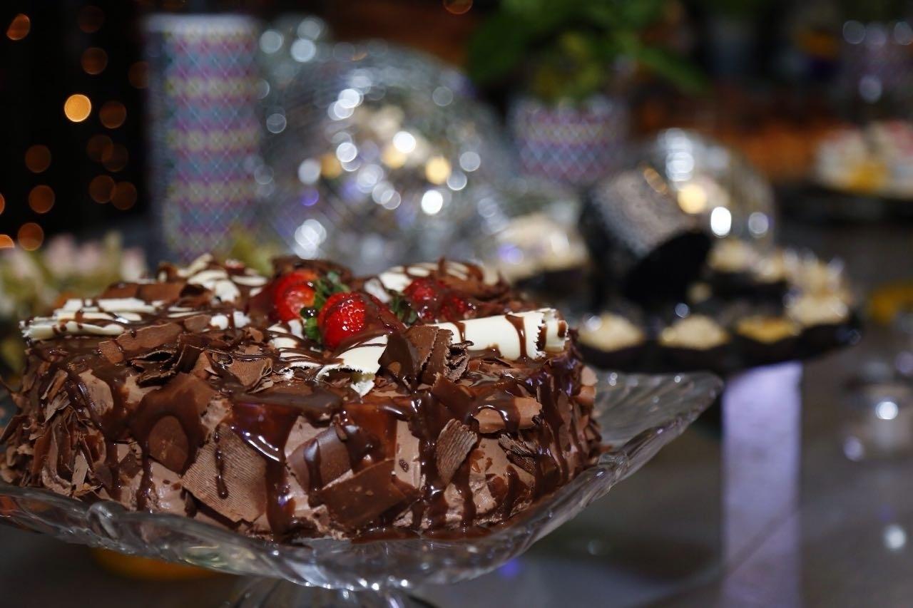 Mesa de doces da festa de confraternização de Rodrigo Faro e equipe - Click da Foto