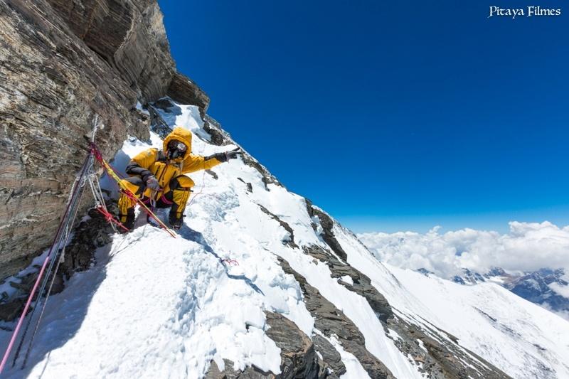 Expedição brasileira comandada por Karina Oliani durante escalada no Everest - Divulgação / Pitaya Filmes