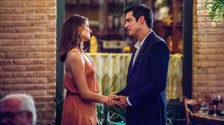 Luiza (Camila Queiroz) e Eric (Mateus Solano) têm jantar romântico em "Pega Pega" - Mauricio Fidalgo/TV Globo - Mauricio Fidalgo/TV Globo