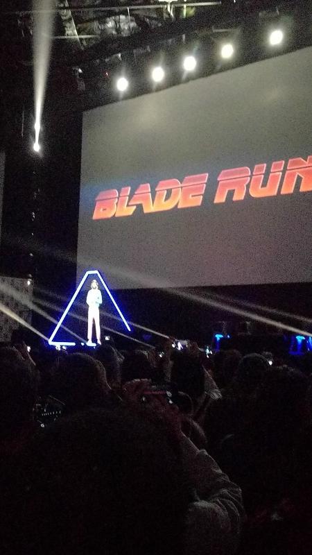Jared Leto aparece como holograma em painel de "Blade Runner 2049" na San Diego Comic-Con 2017 - Reprodução/Twitter