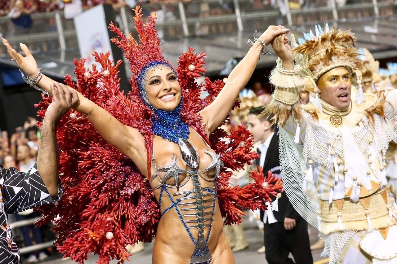 Sabrina Sato desfilou pela Gaviões da Fiel com fantasia inspirada na vida marinha - Agência Brazil News