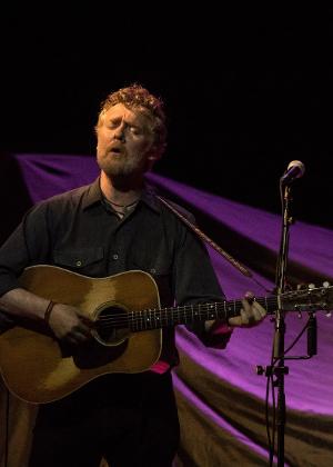 Irlandês Glen Hansard faz o show de abertura da apresentação solo de Eddie Vedder em São Paulo - Simon Plestenjak/UOL - Simon Plestenjak/UOL
