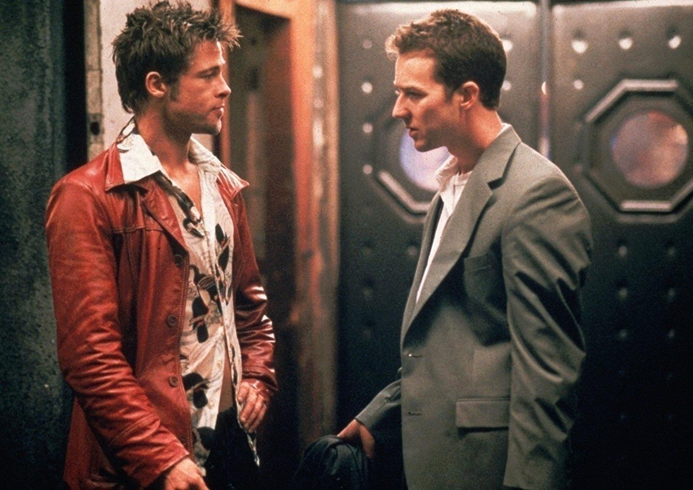 Brad Pitt e Edward Norton em cena de "Clube da Luta" (1999) - Divulgação