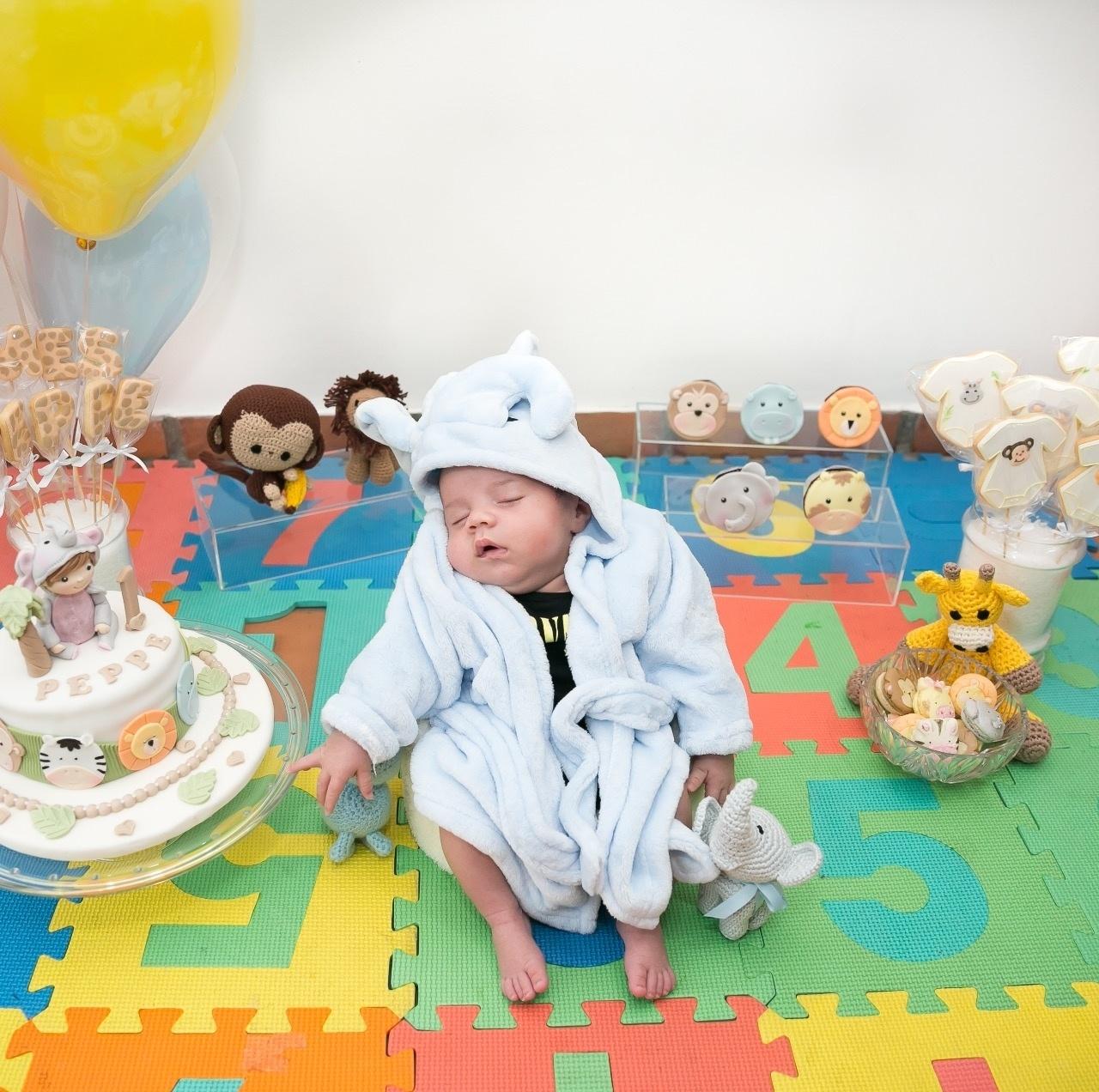 Valentina Francavilla, assistente de Ratinho, comemora primeiro mês do filho Giuseppe - Katia Rodrigues