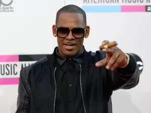 Filha de R. Kelly diz que foi abusada sexualmente pelo pai na infância