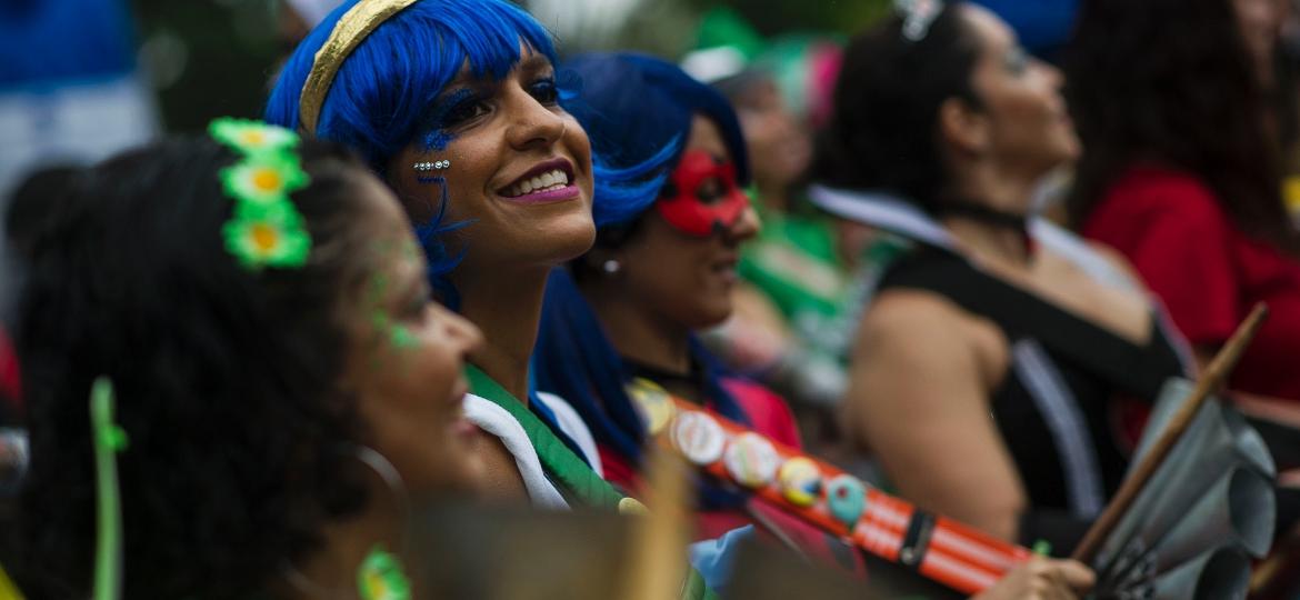 Ritmistas do bloco Desliga da Justiça, no Carnaval do Rio de Janeiro - Bruna Prado/UOL