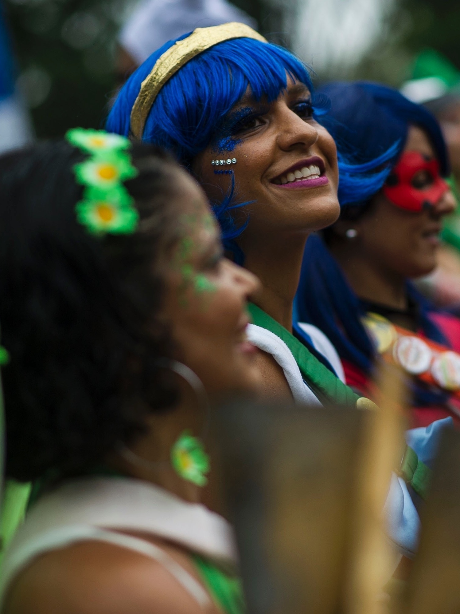 Chá, rum, paetê e muito glitter: veja como a folia se tornou