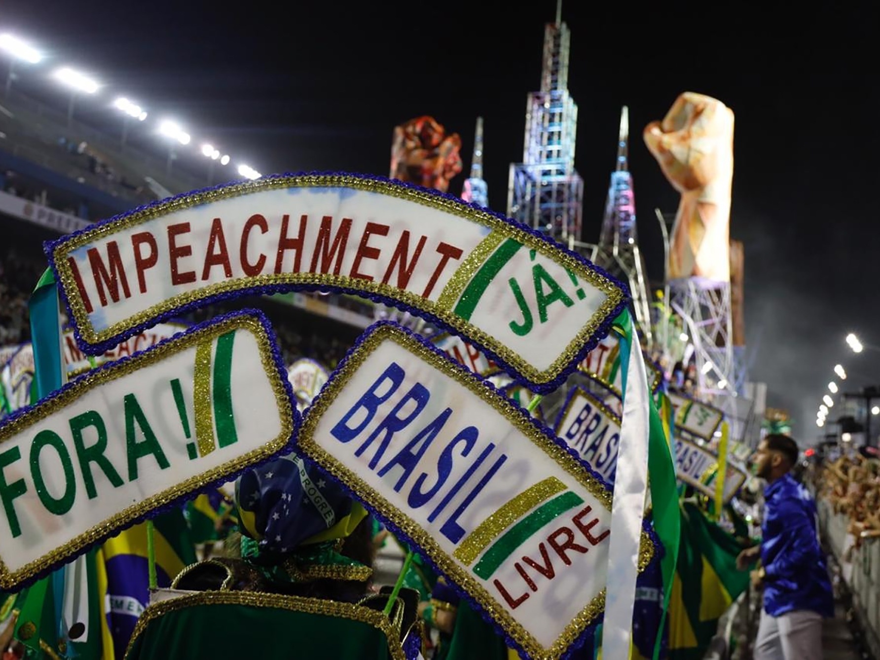 Assistir Carnaval - 'Mais invasão do que descobrimento' é o tema