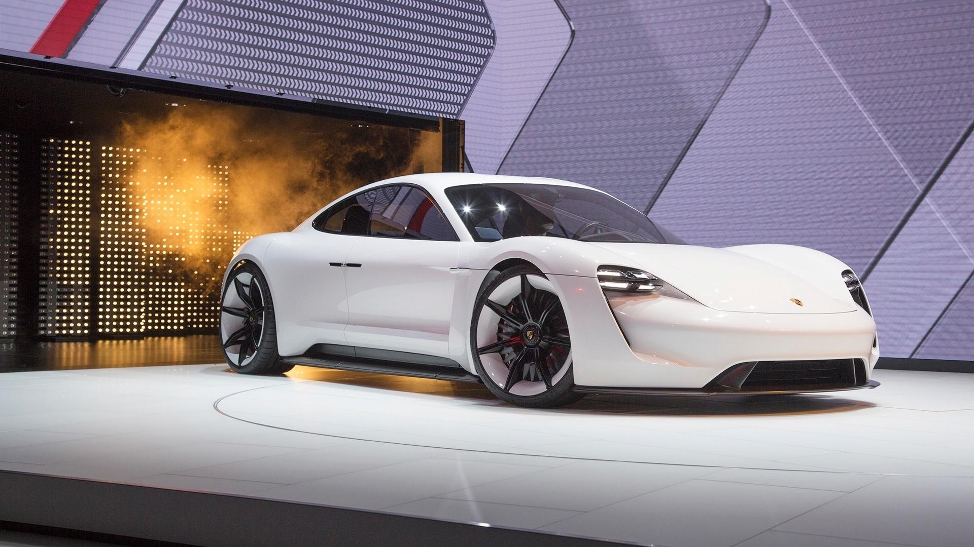 Porsche Taycan - Divulgação