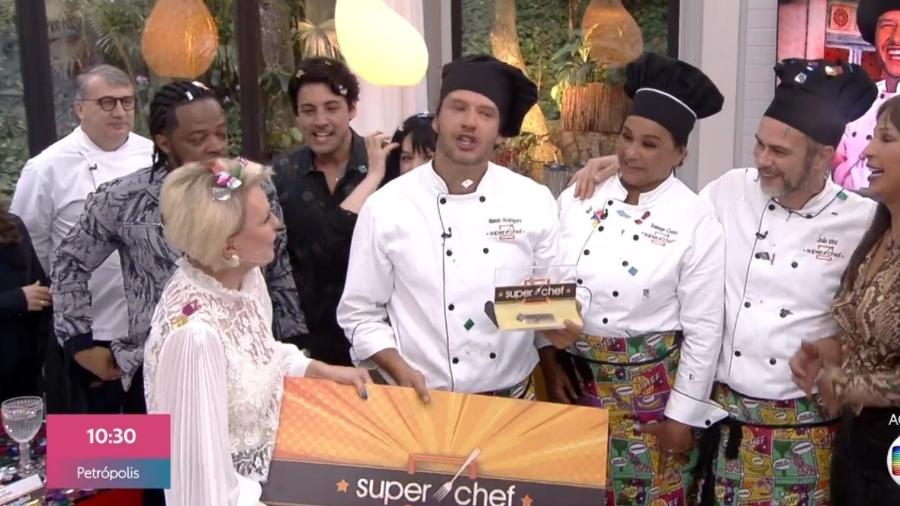 Nando Rodrigues celebra vitória no Super Chef Celebridades - Reprodução/Globo