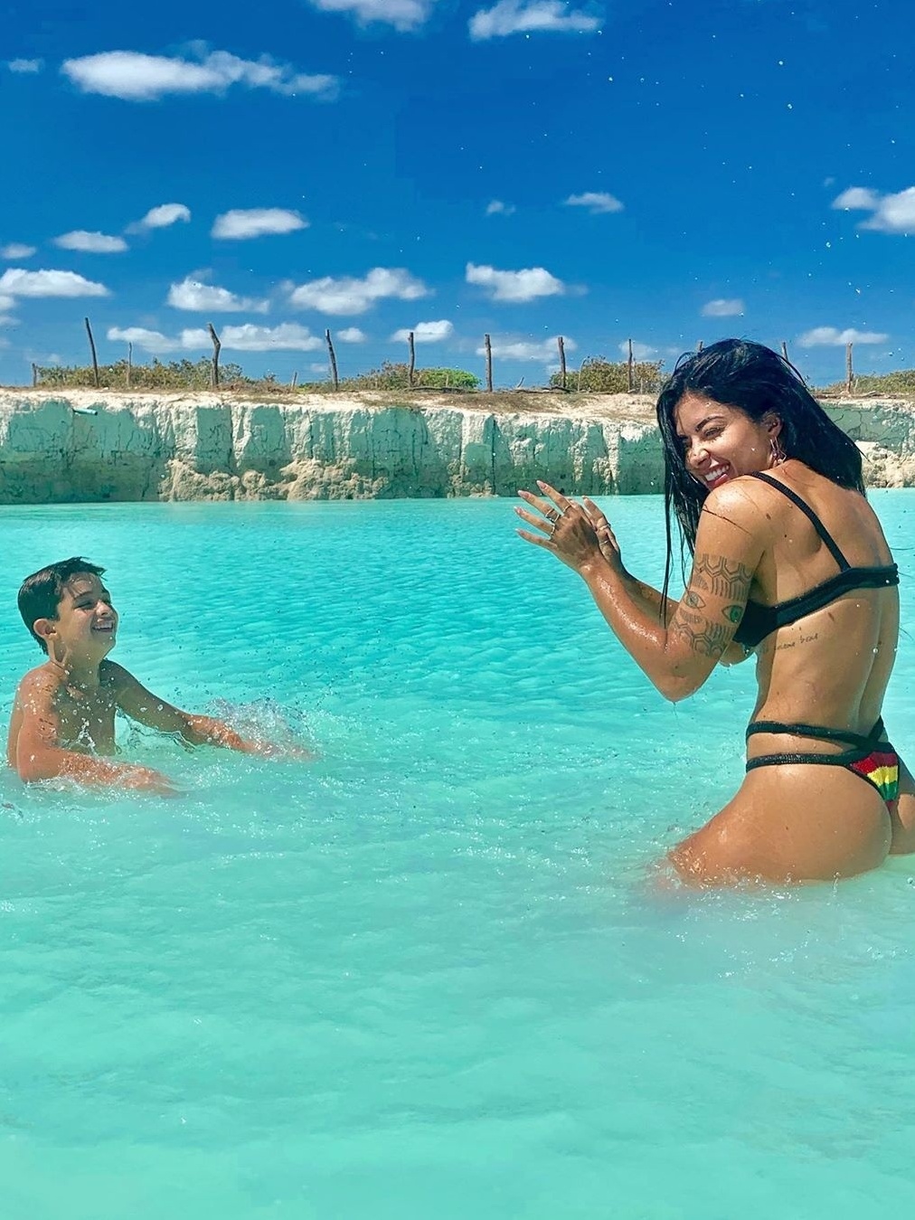 Aline Riscado curte férias com o filho antes de fazer curso de atuação -  26/09/2019 - UOL TV e Famosos