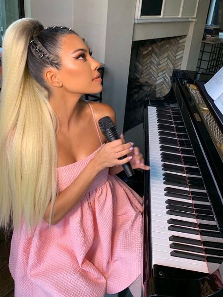 Koutney Kardashian com fantasia de Ariana Grande - Reprodução/Instagram