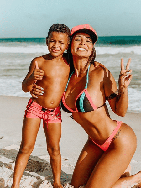 Carol Nakamura e o filho Wallace - Reprodução/Instagram