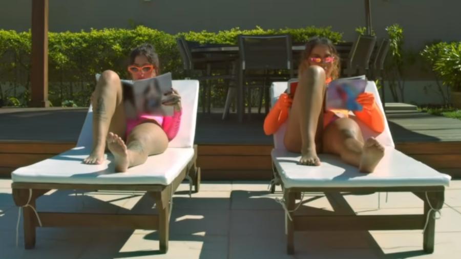 Laryssa Bottino e Anitta no clipe de Tócame - Reprodução/Instagram