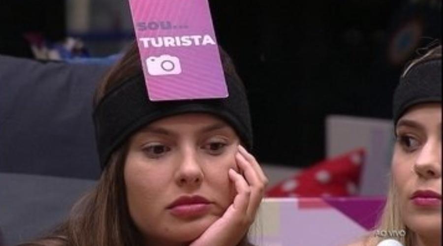 BBB 21: Thaís recebe plaquinha de turista em jogo da discórdia - Reprodução/Globoplay