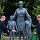 Local com estátua da princesa Diana é o mesmo em que Harry anunciou noivado com Meghan Markle - Dominic Lipinski - WPA Pool/Getty Images
