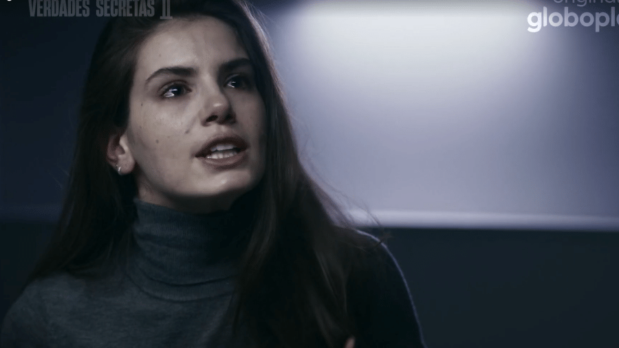 Camila Queiroz como Angel em cena de "Verdades Secretas 2": indiretas são uma mostra de dor? - Reprodução/TV Globo