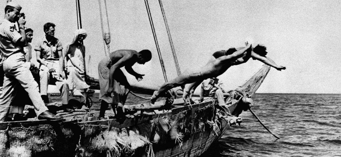 Os pescadores de pérolas tinham a arriscada tarefa de mergulhar amarrados a pedras e sem equipamento para coletar as conchas - Reprodução 