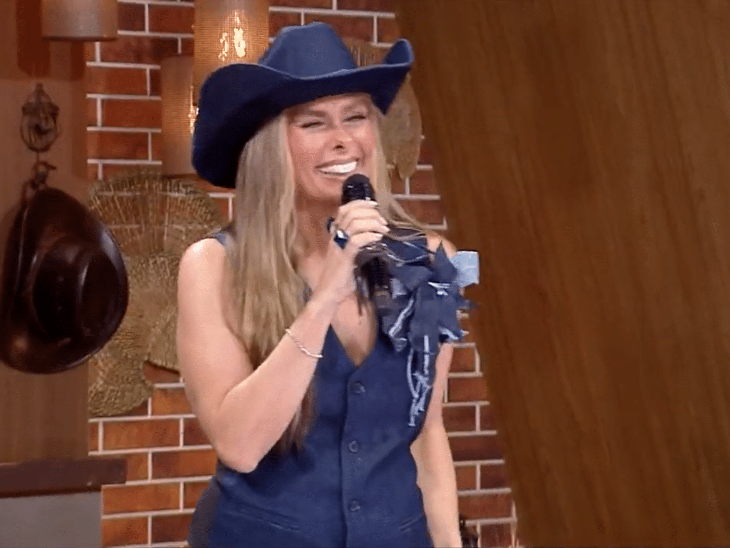 Galisteu diz a Morango que Naldo 'participou firmemente de A Fazenda' 