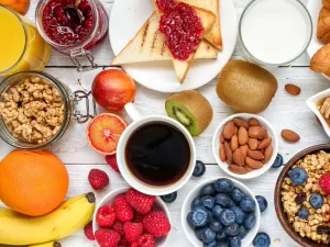Por que você não deve pular o café da manhã para cuidar do peso e da saúde