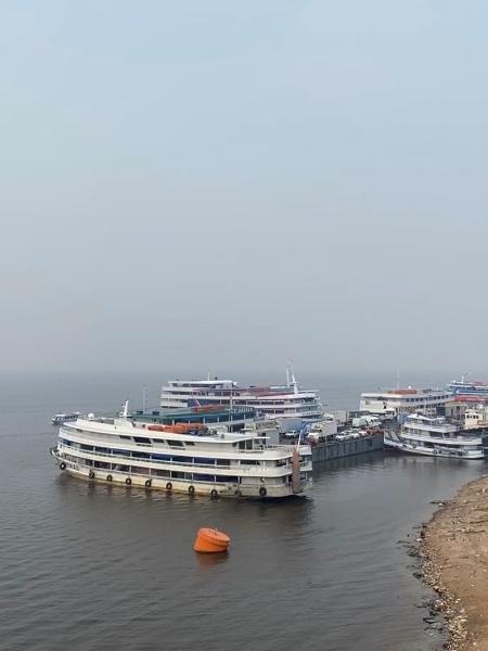 A fumaça das queimadas que cobriu Manaus não deixava ver a outra margem do Rio Negro