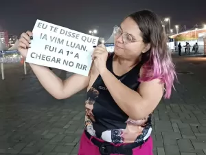 Professora dorme na fila para ver Luan Santana na grade do Rock in Rio