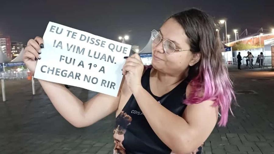 A professora Thayane Cristina Basseto, 28, passou a noite na porta da Cidade do Rock para ver Luan Santana - Rodrigo Ortega/UOL