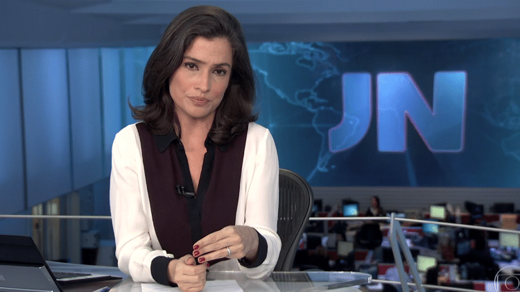 01.set.2016 - Renata Vasconcellos engasga e perde a voz no "Jornal Nacional" - Reprodução/TV Globo - Reprodução/TV Globo