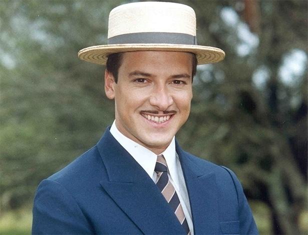 Rodrigo Faro usou bigodinho para viver o bon vivant Heitor Lacerda de Moura na novela "O Cravo e a Rosa" em 2000 - Divulgação