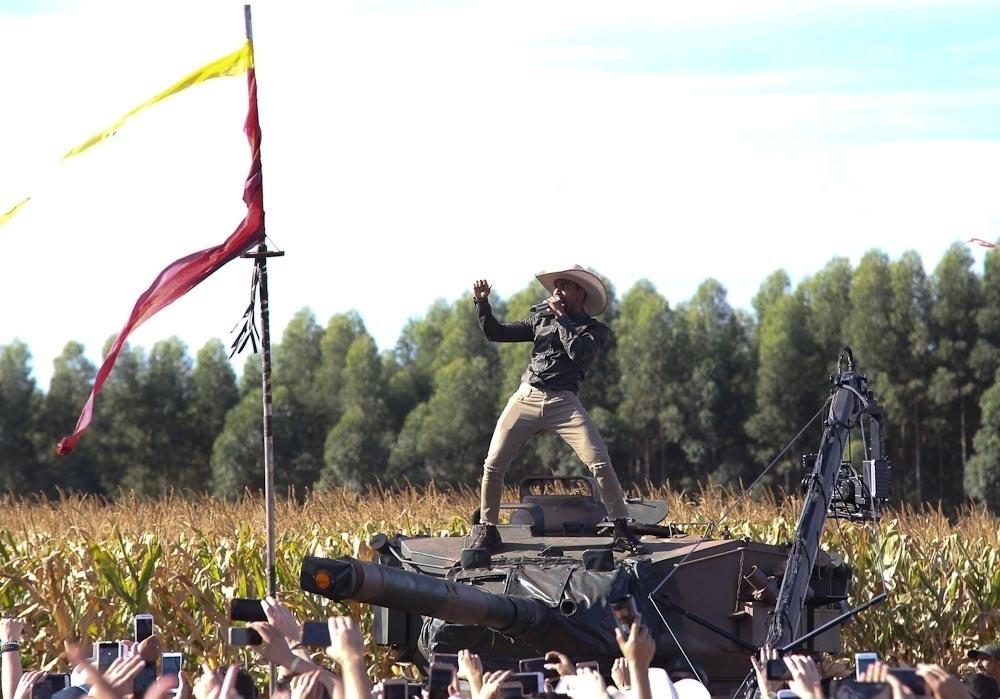 Nego do Borel na gravação do DVD de Fernando e Sorocaba em plantação de milho em Holambra - Cláudio Augusto/Brazil News