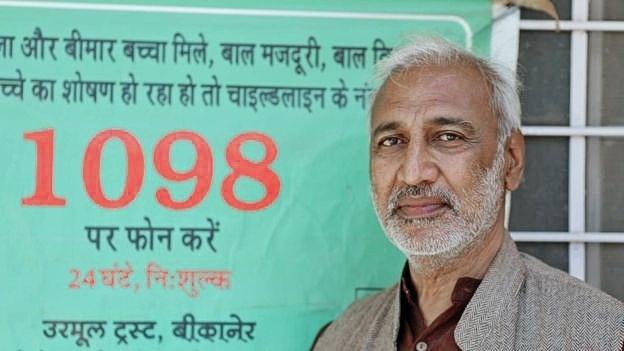 Arvind Ojha, líder da organização Urmul Trust, diz que a idade média de casamento está aumentando, mas ainda - Peter Leng/Neha Sharma/BBC