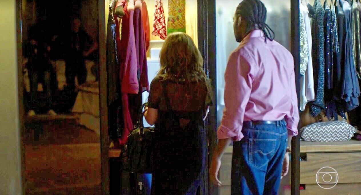 Dois homens aparecem em cena de "Segundo Sol" - Reprodução/TV Globo