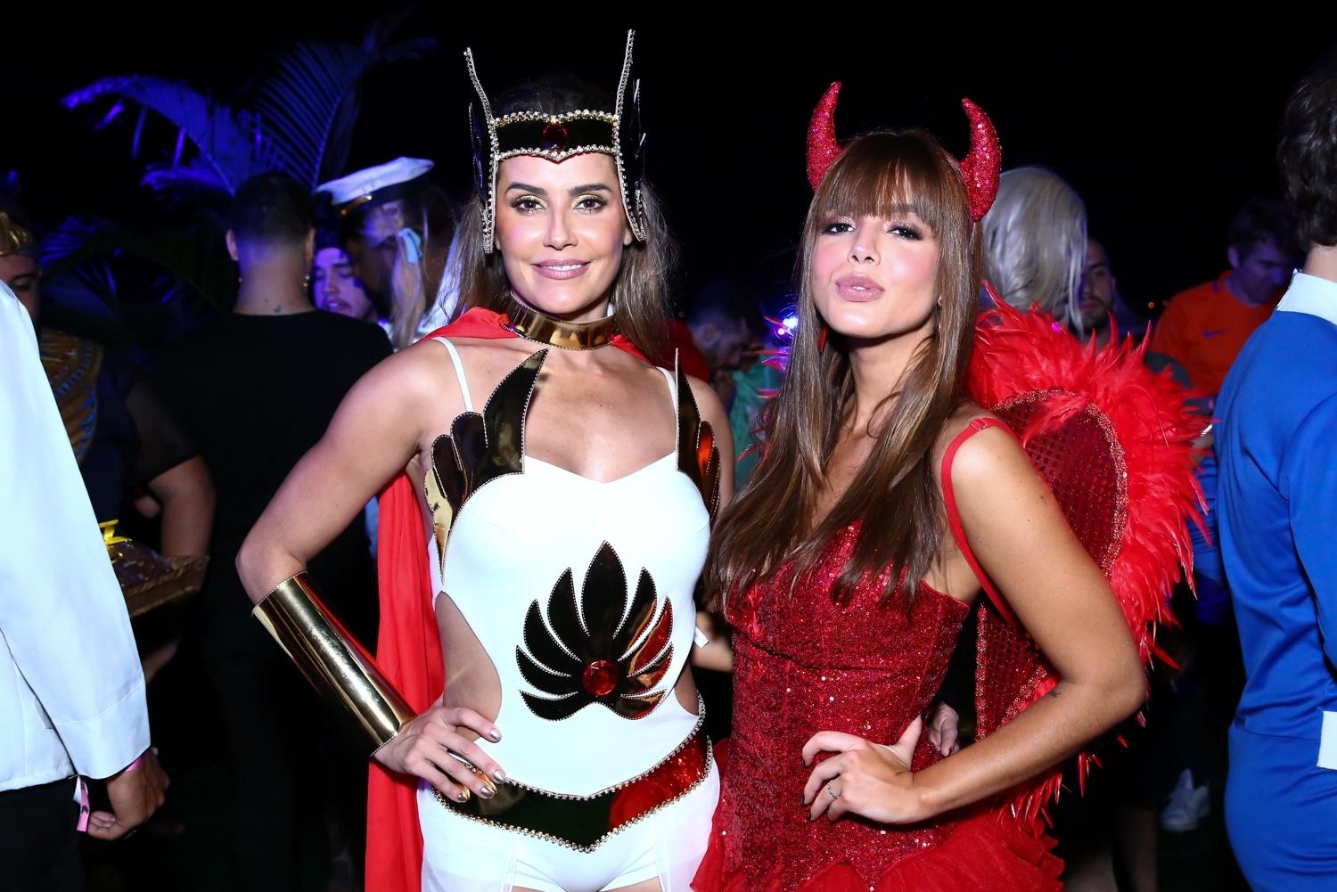 Deborah Secco e Giovanna Lancellotti no Aviões Fantasy Park - Roberto Filho / Brazil News