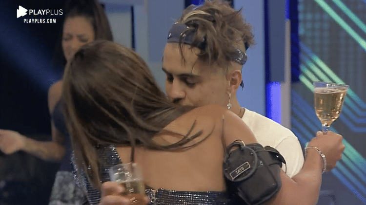 A Fazenda 2020: Biel e Tays se beijam muito na festa 'Likes' - Reprodução/Playplus - Reprodução/Playplus
