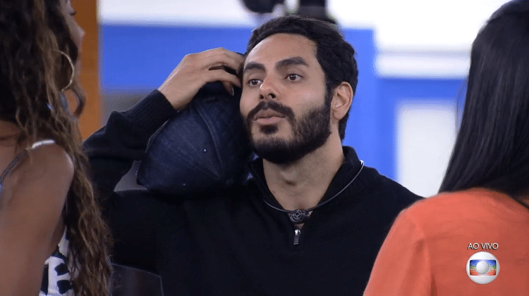 BBB 21: Rodolffo mostra o cabelo para Camilla - Reprodução/Globoplay - Reprodução/Globoplay