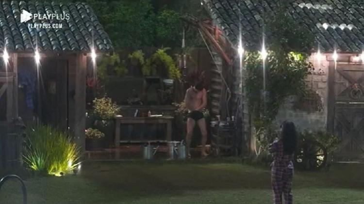 A Fazenda 2021: Rico toma banho na baia - Reprodução/Playplus - Reprodução/Playplus