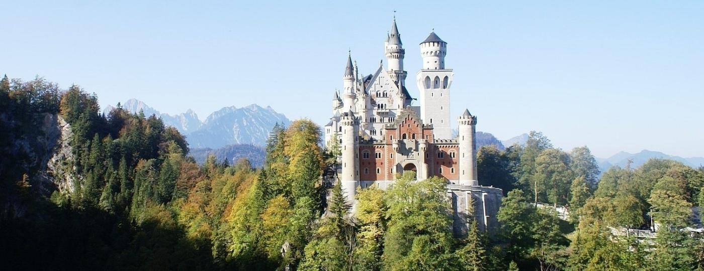 O castelo Neuschwanstein, famoso por ter inspirado o castelo de Cinderela na Disney - Divulgação