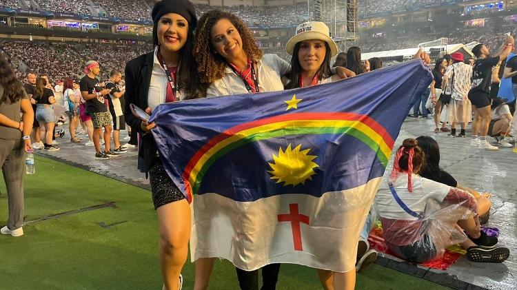 As amigas Taís Alves, 32, Renata Araújo, 28, e Lunara Aires, 31, saíram de Pernambuco para ver o show do RBD em São Paulo