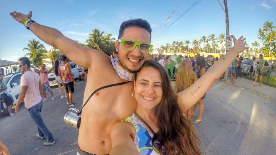 Felipe Romão, 38, e Amanda Reis, 33, vão curtir lua de mel no Carnaval de Salvador