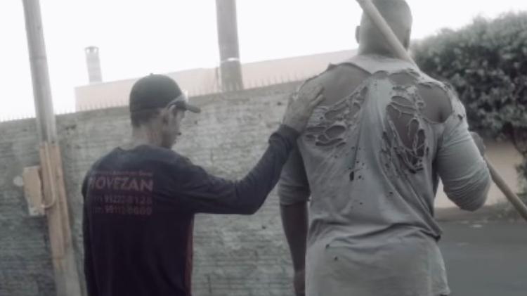 O atleta conseguiu comprar uma casa para seus pais com o esporte O atleta conseguiu comprar uma casa para seus pais com o esporte