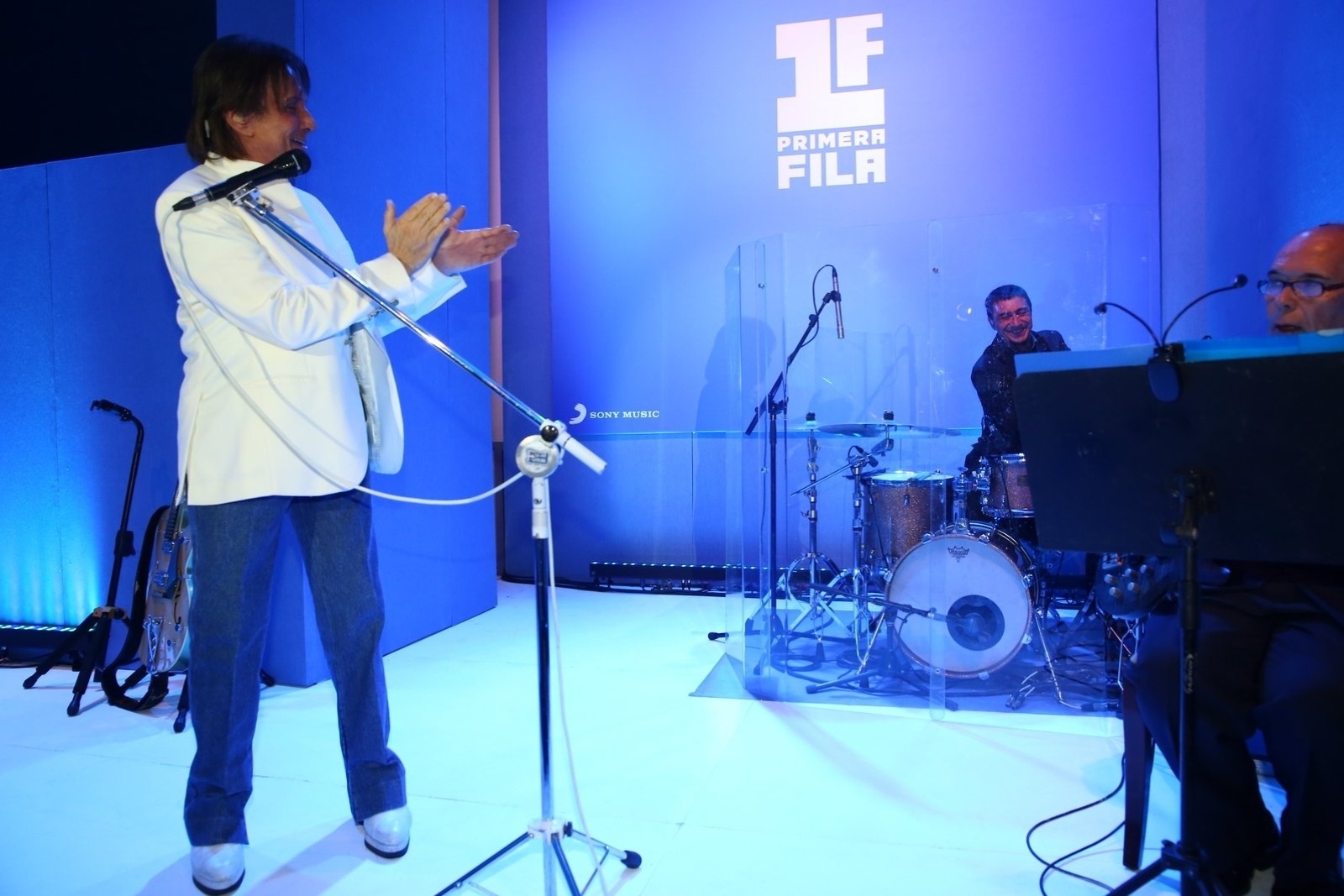 27.out.2015 - Roberto Carlos durante lançamento do CD e DVD "Primeira Fila" - AgNews