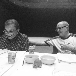 20.fev.2016 - Dedé Santana e Renato Aragão se reúnem para leitura de texto de "Os Saltimbancos Trapalhões 2 - Rumo a Hollywood" - Reprodução/Instagram/leticia_colin_