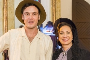 Candinho (Sérgio Guizé) e a mãe, Anastácia (Eliane Giardini), em "Êta Mundo Bom" - João Miguel Júnior/TV Globo - João Miguel Júnior/TV Globo