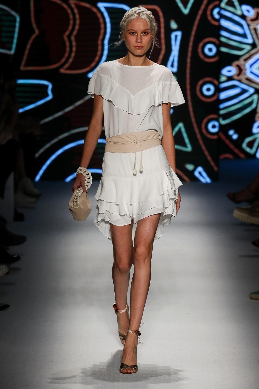 Lilly Sarti desfila coleção na SPFW N42 - Alexandre Schneider/UOL