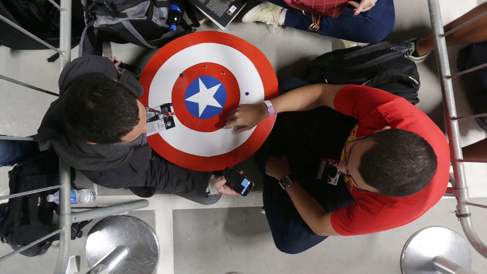1º.dez.2016 - Público aguarda a abertura dos portões para o primeiro dia de Comic Con Experience, em São Paulo - Ricardo Matsukawa/UOL